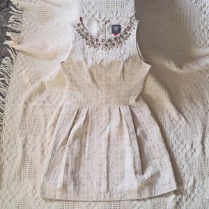 VINCE CAMUTO Cream Metallic Gold Skater dress with pockets